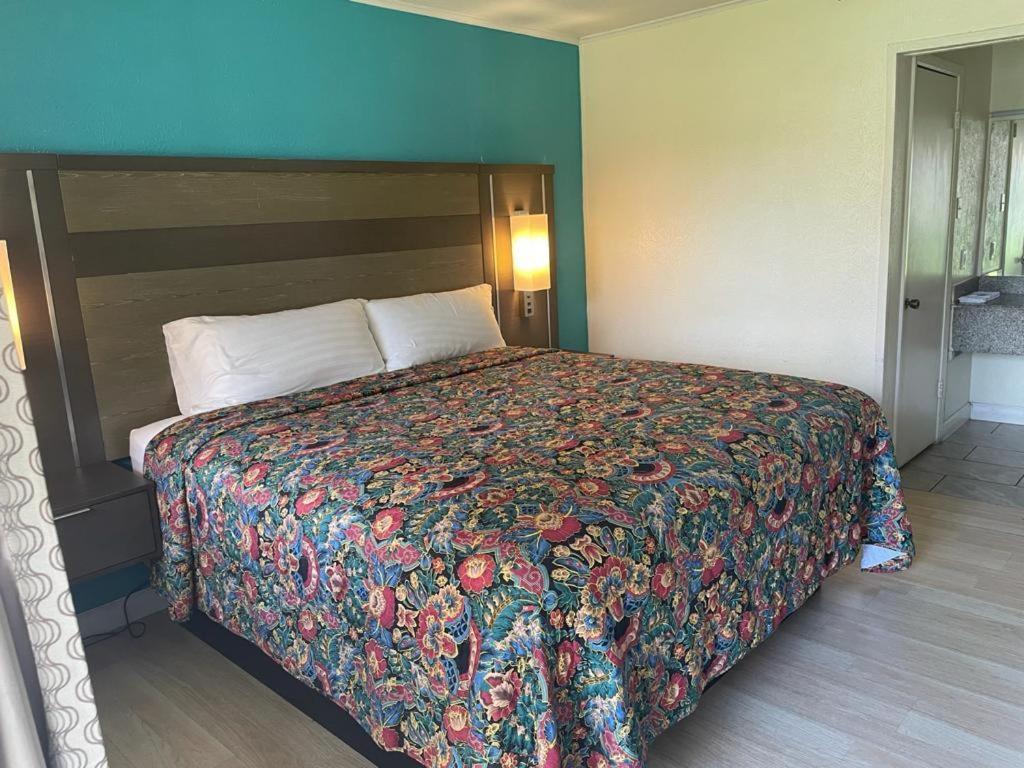 Executive Inn & Suites ボーモント エクステリア 写真